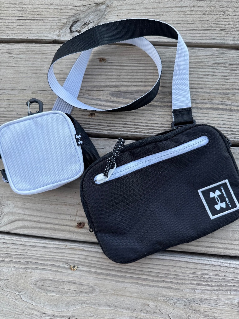 Under Armour Belt Bag Crossbody Sport Fanny Pack Black White Unisex
